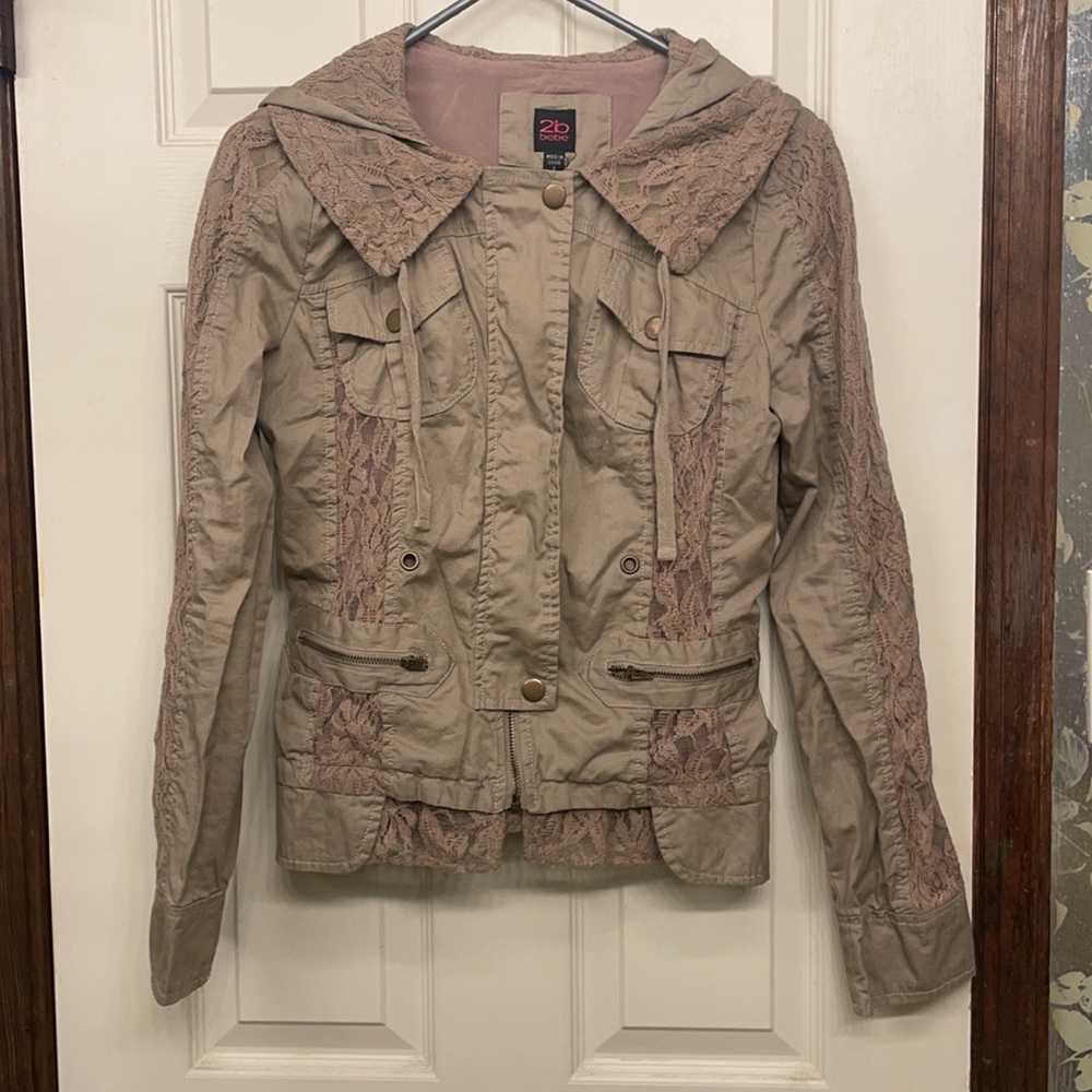 Beautiful lace 2b BEBE light brown jacket - Picture 3 of 8